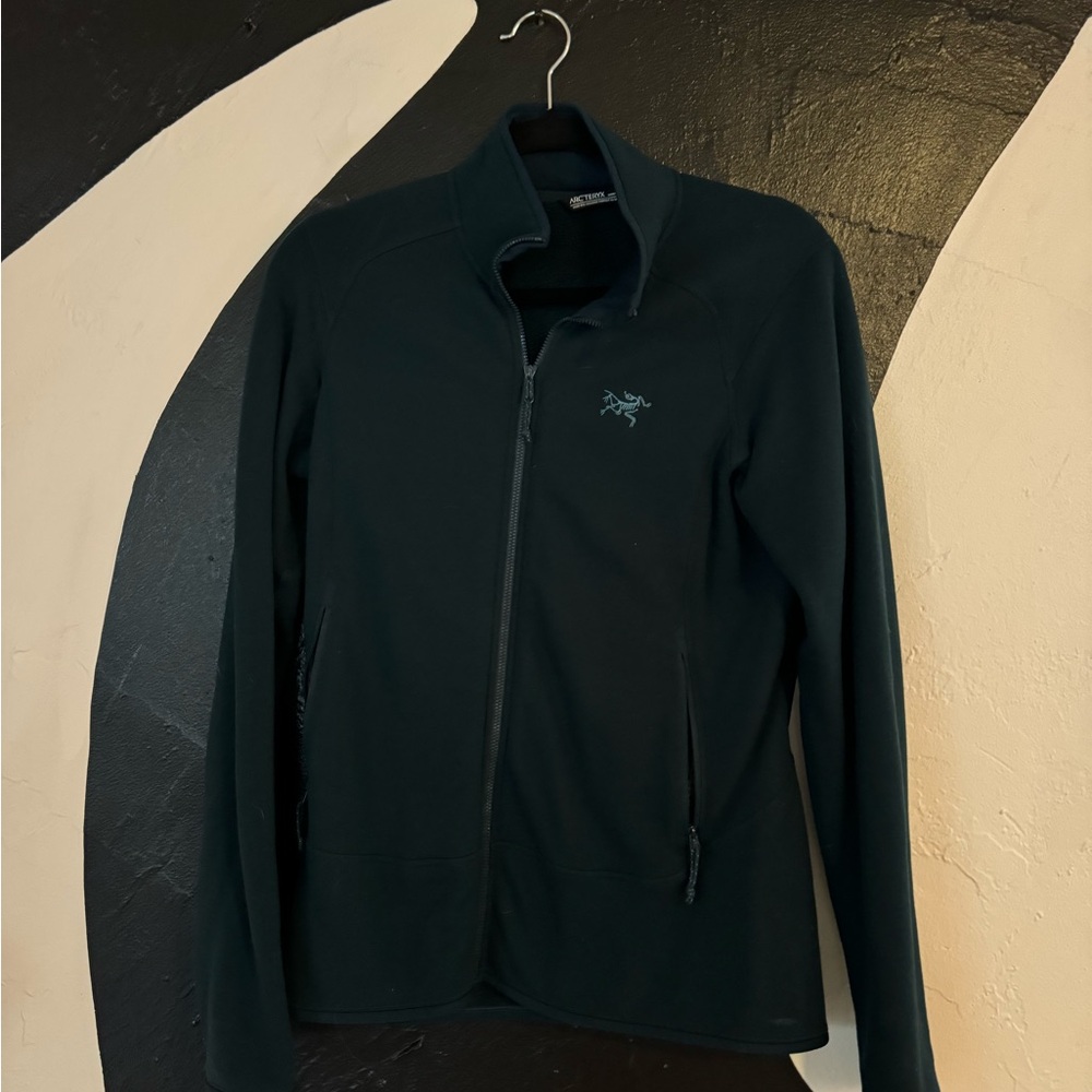 Arc’teryx zip up lightweight jacket